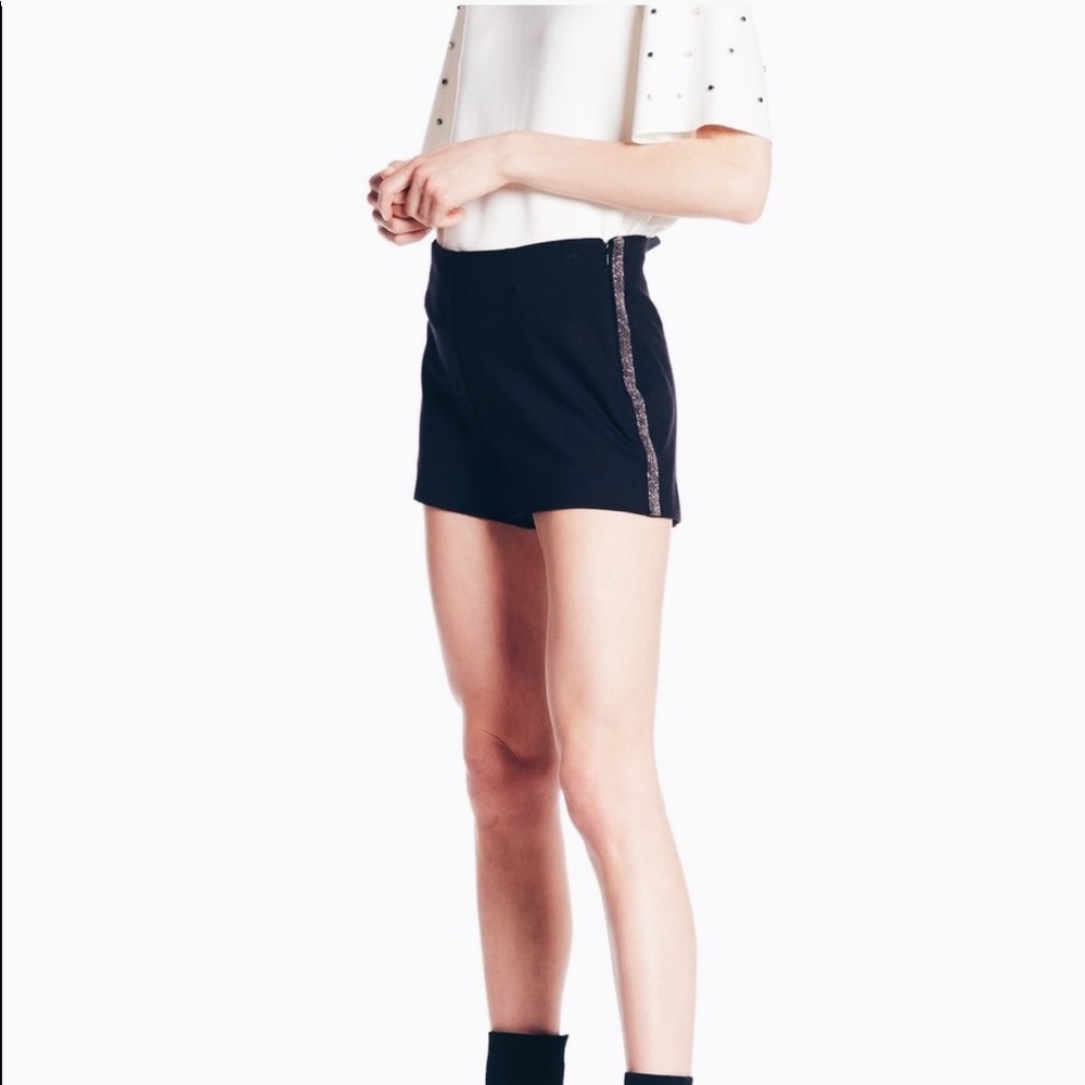 ⚡️Black beaded stripe side shorts⚡️